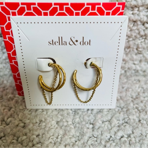 Stella & Dot Dainty Illusive Hoops Muted Gold Hammered Chain Accented Earrings - Picture 4 of 6